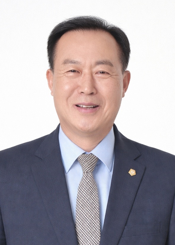 김영일